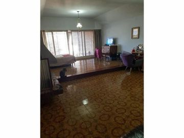 CHALET DE 5 AMBIENTES EN EXCELENTE UBICACIÓN