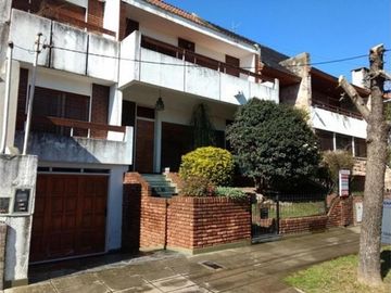 CHALET DE 5 AMBIENTES EN EXCELENTE UBICACIÓN