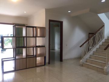 Disewakan Rumah Besar Vermont Parkland BSD City Tangerang