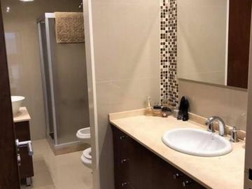 RECOLETA -Moderno y lujoso piso de 5 ambientes, con dependencia, cochera y baulera