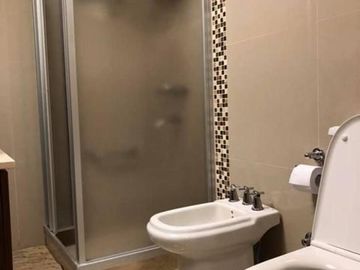 RECOLETA -Moderno y lujoso piso de 5 ambientes, con dependencia, cochera y baulera