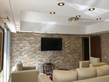 RECOLETA -Moderno y lujoso piso de 5 ambientes, con dependencia, cochera y baulera