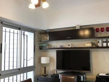 RECOLETA -Moderno y lujoso piso de 5 ambientes, con dependencia, cochera y baulera