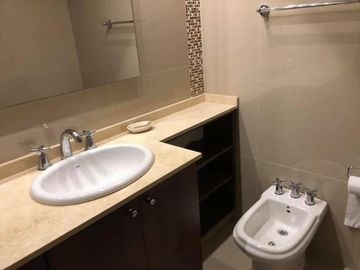 RECOLETA -Moderno y lujoso piso de 5 ambientes, con dependencia, cochera y baulera