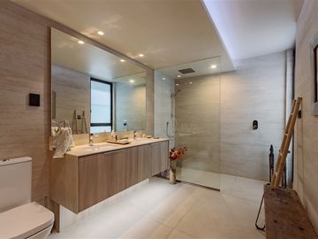 Departamento en venta de 3 dorm. en Vitacura
