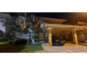 Venta de casa en Brisas del Golf, Ph Villa Alta