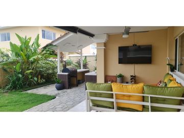 Venta de casa en Brisas del Golf, Ph Villa Alta