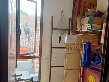 Rumah 2 lantai dalam komplek krukut limo depok
