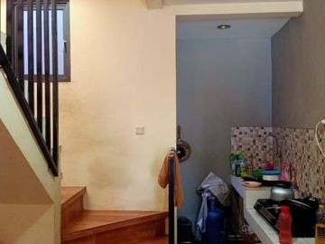 Rumah 2 lantai dalam komplek krukut limo depok