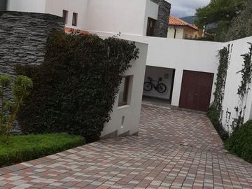 Venta Casa de 630 metros - Cumbayá