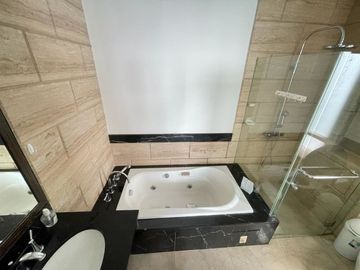 Dijual Murah Apartemen Kempinski Tipe 2 Kamar Tidur Kondisi Fully Furnished