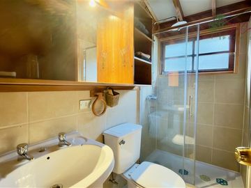 Casa en parcela venta 4D/4B piscina en Rio Plata - Pucón