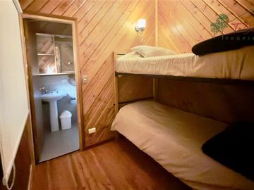 Casa en parcela venta 4D/4B piscina en Rio Plata - Pucón