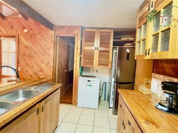 Casa en parcela venta 4D/4B piscina en Rio Plata - Pucón