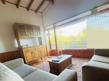 Casa en parcela venta 4D/4B piscina en Rio Plata - Pucón