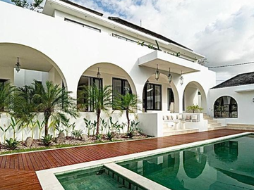 VILLA - LUXURY VILLA DI JL PANTAI BERAWA DEKAT  CCS SCHOOL CANGGU BADUNG