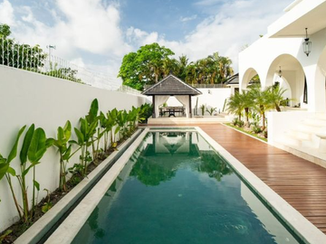 VILLA - LUXURY VILLA DI JL PANTAI BERAWA DEKAT  CCS SCHOOL CANGGU BADUNG