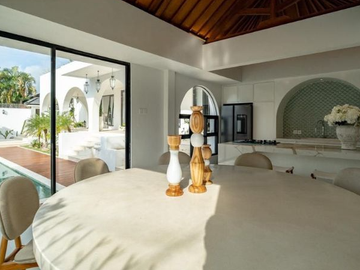 VILLA - LUXURY VILLA DI JL PANTAI BERAWA DEKAT  CCS SCHOOL CANGGU BADUNG
