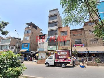 🌆 EN VENTA ACOGEDORA CASA IDEAL PARA FORMAR TU NEGOCIO!! JOSE CARLOS MARIATEGUI - SJL 🏙️
 
Esta acogedora casa de 140m2  en Av. comercial ideal para