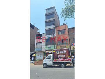 🌆 EN VENTA ACOGEDORA CASA IDEAL PARA FORMAR TU NEGOCIO!! JOSE CARLOS MARIATEGUI - SJL 🏙️
 
Esta acogedora casa de 140m2  en Av. comercial ideal para