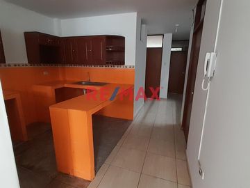 DEPARTAMENTO EN VENTA EN  piso 3    a DOS CUADRAS DEL OVALO MOCHICA

 Urb Virgen de la Puerta, a una cuadra de la Av METROPOLITANA Y AV NICOLAS DE P