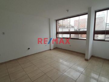 DEPARTAMENTO EN VENTA EN  piso 3    a DOS CUADRAS DEL OVALO MOCHICA

 Urb Virgen de la Puerta, a una cuadra de la Av METROPOLITANA Y AV NICOLAS DE P