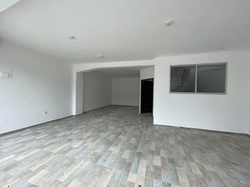 Vendo casa en la Urb. Colegio de Arquitectos