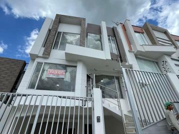 Vendo casa en la Urb. Colegio de Arquitectos