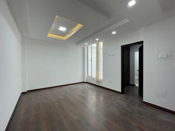 Vendo casa en la Urb. Colegio de Arquitectos