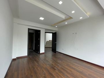 Vendo casa en la Urb. Colegio de Arquitectos