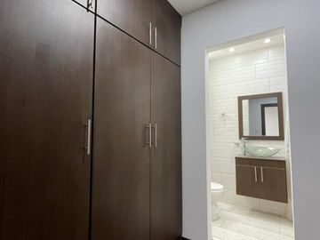 Vendo casa en la Urb. Colegio de Arquitectos