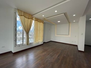 Vendo casa en la Urb. Colegio de Arquitectos