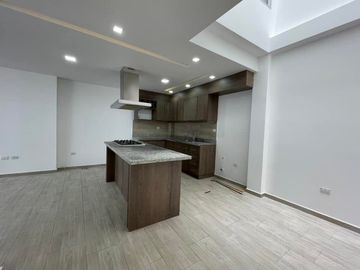 Vendo casa en la Urb. Colegio de Arquitectos