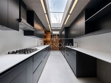 Casa en venta de 5 dorm. en Vitacura