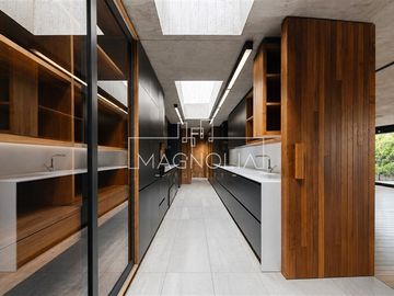 Casa en venta de 5 dorm. en Vitacura