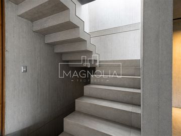 Casa en venta de 5 dorm. en Vitacura