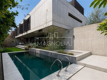 Casa en venta de 5 dorm. en Vitacura