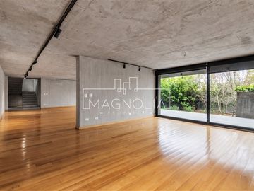 Casa en venta de 5 dorm. en Vitacura
