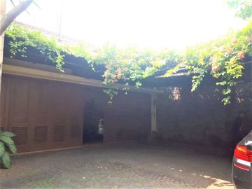 Rumah Mewah sangat Asri di Jl Bango di Jaksel, 5604-CW 0811111----