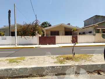 Casa Salinas-Great Location: Se Vende Casa Cerca del Mar en Brisas de Mar Bravo