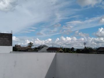 DIJUAL RUMAH ASRI DAN NYAMAN 3 KAMAR TIDUR DEKAT JALAN UTAMA