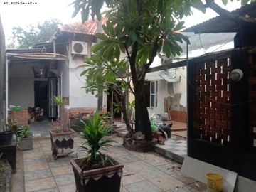 Rumah usaha jalan nias Semi furnish