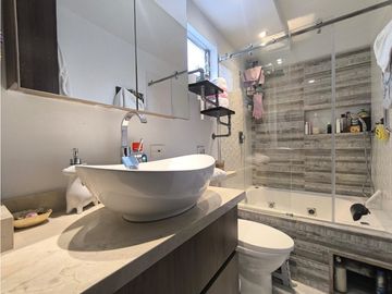 Apartamento en venta, Laureles, Remodelado.
