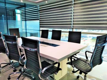OFICINA EN VENTA AMUEBLADA DE 118m2 PISO 15 EN TORRE JV3, ZONA ANGELÓPOLIS!!