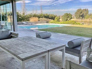 BAU PROPIEDADES: Casa  en venta al Golf y a la laguna interna- El Golf - Nordelta