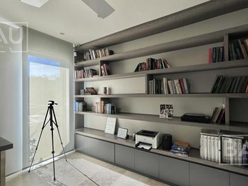 BAU PROPIEDADES: Casa  en venta al Golf y a la laguna interna- El Golf - Nordelta