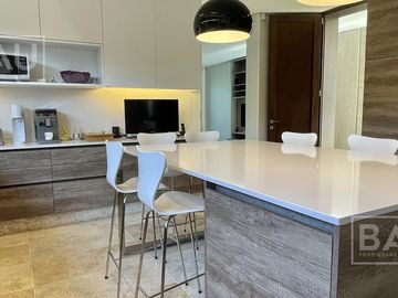 BAU PROPIEDADES: Casa  en venta al Golf y a la laguna interna- El Golf - Nordelta