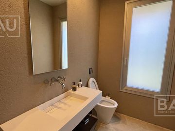 BAU PROPIEDADES: Casa  en venta al Golf y a la laguna interna- El Golf - Nordelta