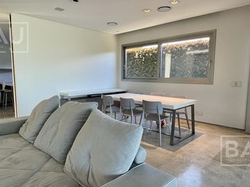 BAU PROPIEDADES: Casa  en venta al Golf y a la laguna interna- El Golf - Nordelta