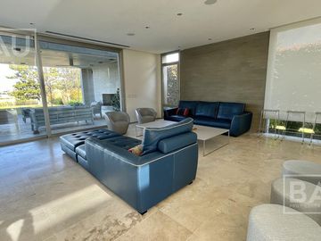 BAU PROPIEDADES: Casa  en venta al Golf y a la laguna interna- El Golf - Nordelta